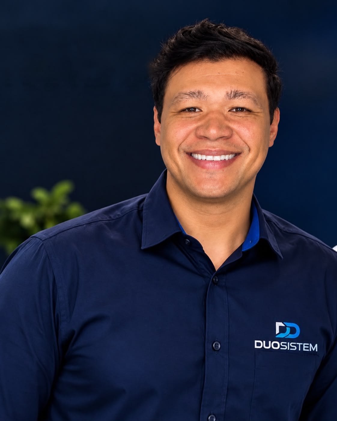 Joel Baia da Silva, cofundador da Duosistem, com a camisa da marca